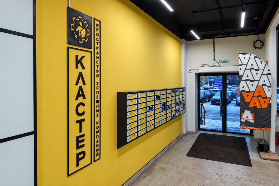 Входная группа корпуса бизнес-парка «Кластер»